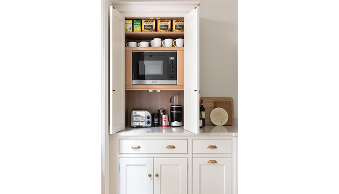 A breakfast cupboard sits on the CRL Knightsbridge quartz worktops and houses an integrated Miele microwave