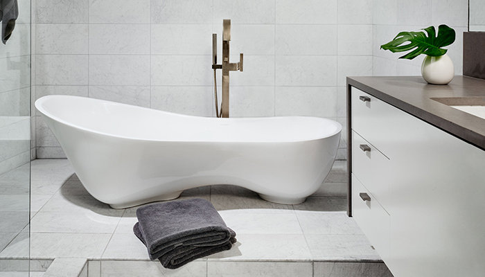 The Cabrits bath is shallow and contoured to fit the body for an enhanced bathing experience