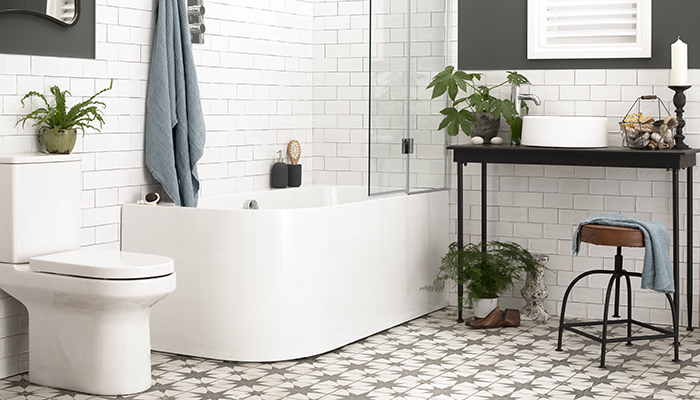 The Flow Hybrid shower bath from the Waters Baths of Ashbourne Space collection measures 1660 x 800 x 580mm