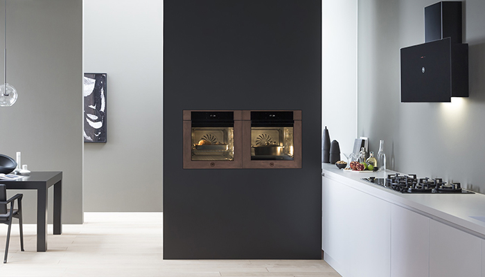 Bertazzoni’s Modern Series 60cm multifunction oven has a Steam Assist function that makes food softer and tastier by injecting steam into the cavity