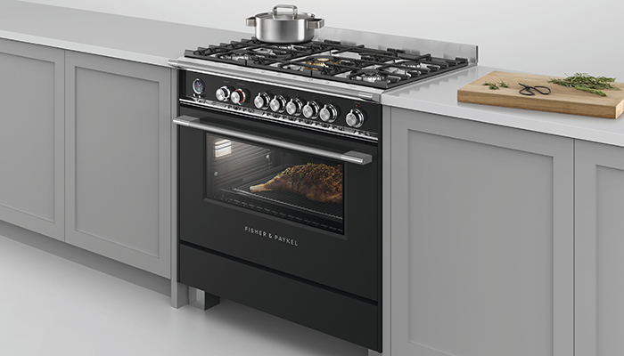 Fisher & Paykel’s 90cm range cooker has instant heat and precise control, with 9 functions plus Pastry Bake and Pizza modes