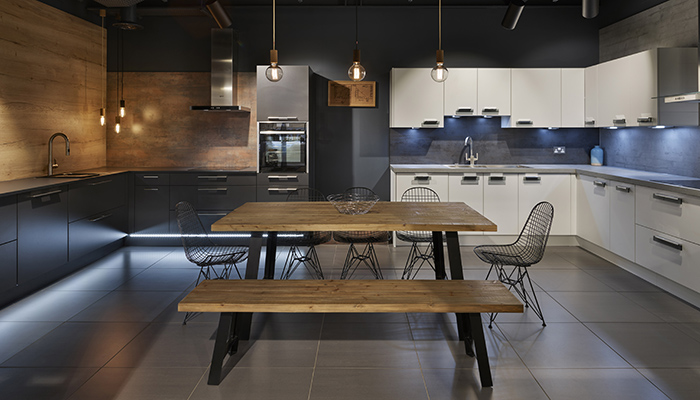 The comparison room at the Blum Experience Centre in Milton Keynes shows clearly the advantages to the overall aesthetic of deep wide drawers on the left, over upper cabinetry on the right