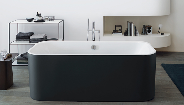 Duravit’s Happy D.2 Plus freestanding bath has a White inner and Anthracite Matt outer