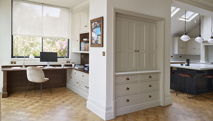 This substantial open-plan kitchen features Martin Moore’s New Classic collection throughout, with the home office overlooking the garden and defined by walnut elements for warmth