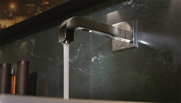 The sensor window in Hansgrohe’s Axor Citterio E mixer is integrated into the underside of the water outlet for ease of use and a streamlined look