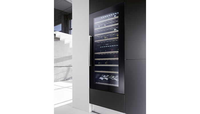 This 122cm K.Series 8 model from Küppersbusch has two different temperature zones, UV door protection and boasts a 79-bottle capacity