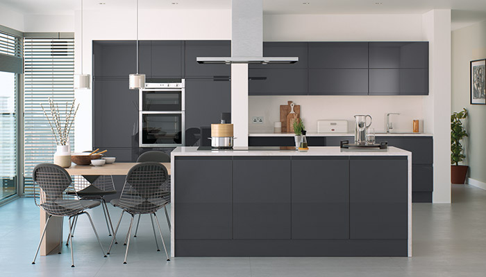 TKC’s Lucente handleless range in Anthracite grey gloss incorporates a linear lower-level table for four
