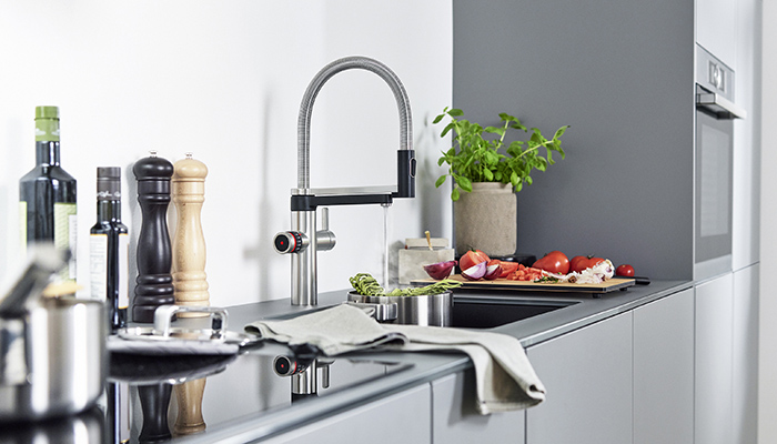 Blanco's EVOL-S Pro dispenses exact quantities of both filtered boiling and filtered cold water, and the normal hot/cold tap can be used simultaneously due to its unique ‘two-arm’ outlets