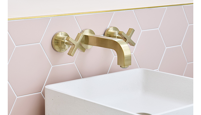 The brushed brass taps by Hansgrohe add opulence and will stand the test of time in a busy bathroom for four