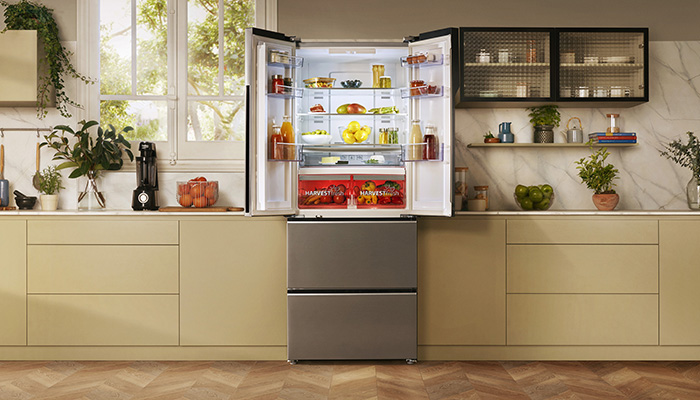 This multi-door American-style fridge freezer boasts Beko’s HarvestFresh technology, which uses innovative three-colour light technology to mimic the sun’s 24-hour light cycle. This helps to preserve the vitamins in fruit and veg for up to five days in the crisper drawer. It’s rated F for energy efficiency and has a total capacity of 485 litres