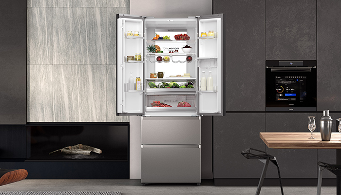 The Haier FD 70 Series 7 boasts a Humidity Zone – a special drawer which maintains the ideal humidity level for fruits and vegetables, while Haier’s Artificial Intelligence and the hOn App offer the ultimate in connected cooling. It’s E-rated for energy efficiency and has a total capacity of 475 litres