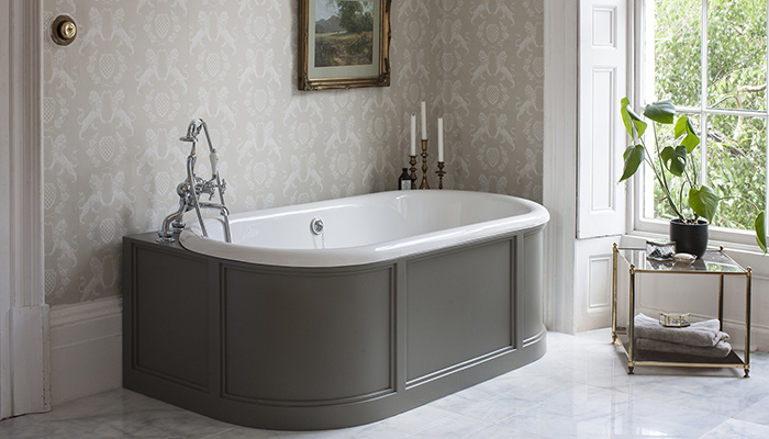Consumers who prefer a traditional style need look no further than Burlington’s London 200-litre back-to-wall bath with stunning curved surround, which is available in four finishes