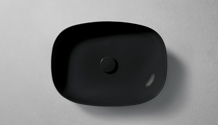Also available in Silk Black finish, the new Linda-X basin
