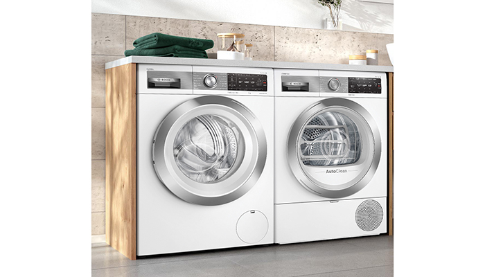 Bosch’s Serie 8 WAV28EH3GB utilises the company’s i-DOS intelligent dosing technology to detect the load weight, fabric type and degree of soiling to release the exact amount of detergent for each load. Other highlights include AntiStain Plus, which detects and removes stubborn stains