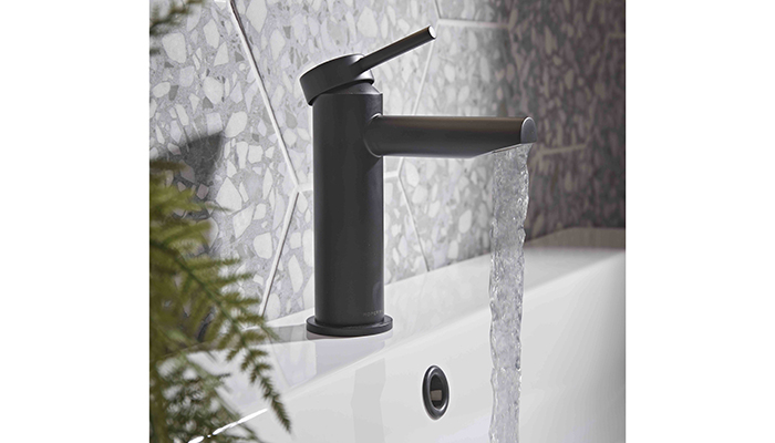 Storm Nova Black basin mixer