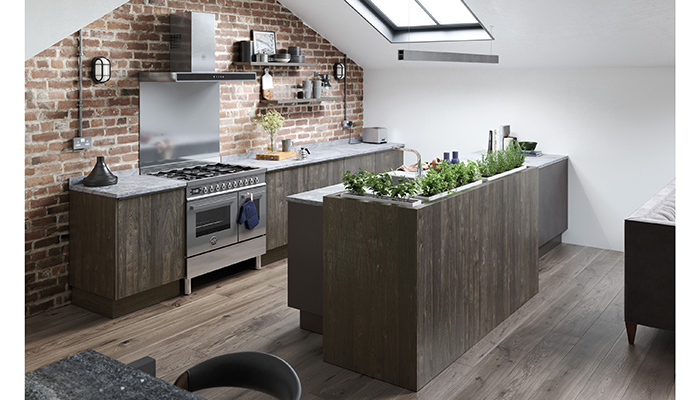 This industrial-style kitchen from Aura Kitchens’ Slab range combines the rich real wood veneer Radcliffe door in Carbon with Fraser’s Iron paint finish