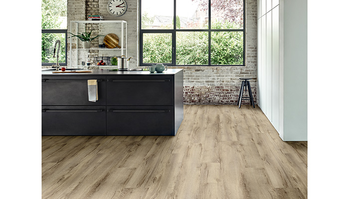 Moduleo’s LayRed Mountain Oak 56238 features outspoken knots which help add character to a client’s kitchen space. It has an XL plank format with a thickness of 6mm
