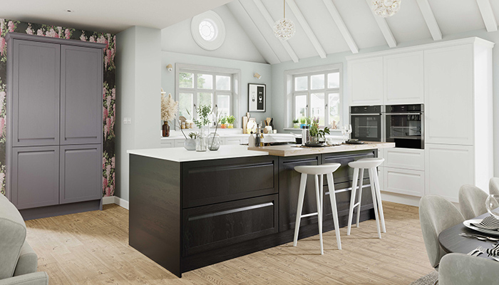 Blending classic Shaker and contemporary handleless styles, Lochanna’s Faversham kitchen features a solid timber door with an integrated handle, a woodgrain finish and narrow Shaker frame. It is seen here in bright white, soft black and lavender
