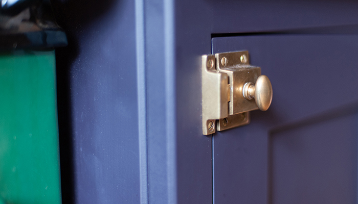 Brass cup handles and cabinet latches on the base units, and brass knobs on the top units add contrast and plenty of visual interest 