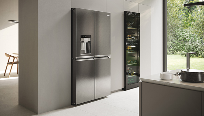 Fridge freezer with large store fridge capacity