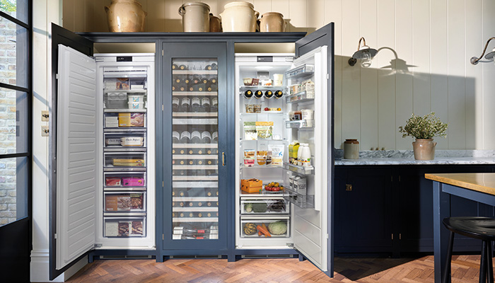 Caple’s RiL1800 larder fridge has a 294L capacity while the frost-free RiF1800 freezer offers 197L. Super Cool and Super Freeze functions speed up chilling and freezing times and both models have Eco modes to help save energy. They are operated by digital touch controls