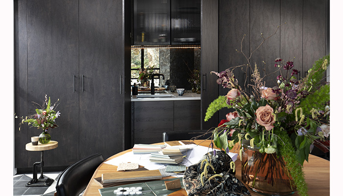 Tasked with enhancing interior designer Lynsey Ford’s home studio, British designer and manufacturer Daval created a custom hideaway kitchen area featuring its 100% recycled Renzo Furniture
