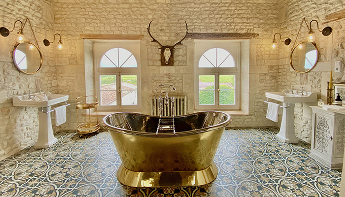 Luxury Bathroom by The Luxe Interior