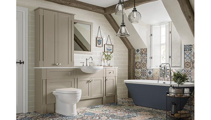 Clients seeking a more neutral option will love Utopia’s Aragon Flint colourway, shown here on its Clara fitted furniture. The traditional furniture is sympathetic to the old beamed room and features finishing touches such as Regent brassware and crackle handles
