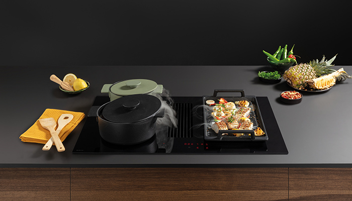 The Plus X award-winning Novy Easy PRO vented induction hob features a quiet central matrix extractor that automatically regulates the extraction speed once cooking begins. An Automatic Cooking function immediately reduces boiling water to a simmer when it has reached boiling point to avoid wasting energy