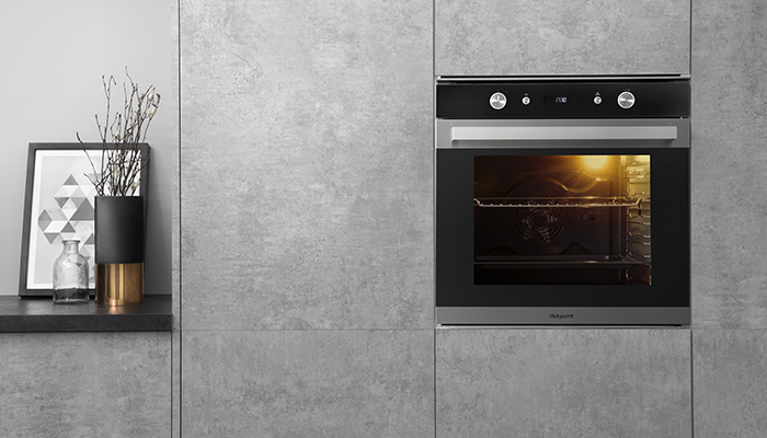 Launched earlier this year, Hotpoint’s Class 6 SI6 864 SH IX electric single built-in oven has an A+ rating, making it a good choice for consumers who are conscious of their energy consumption. Multiflow Technology, a new style of convection system creates an all-enveloping heat flow which pushes heat into every inch of the oven cavity for consistently even cooking, while the soft-close door helps to prevent unnecessary heat loss and temperature fluctuations