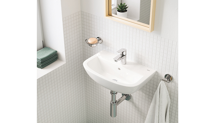 The space-saving Grohe Bau ceramic hand-rinse basin and Bau basin mixer