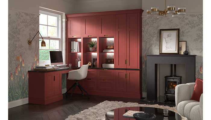 PWS’ Hunton Edge furniture in Georgian Red transitions effortlessly into home office spaces. Seen here with brushed brass backplates and Strata Quartz Pietra Auburn worktop, this smooth painted door has a narrow surround