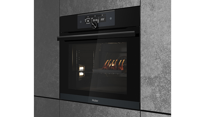 From the Series 6 range, the HWO60SM6F8BH oven has two lateral lamps and a clearer enamel with a smoother surface to provide a better view of food while cooking