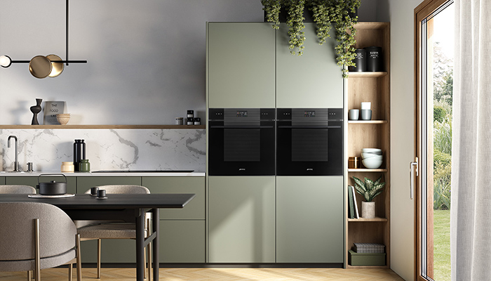 Smeg says that its built-in 60cm SO6102M2B3 oven blends traditional and microwave cooking methods to reduce cooking times by up to 40%