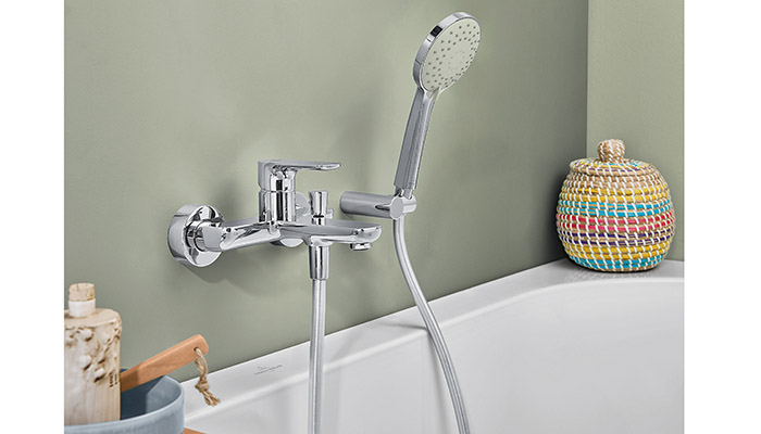 From the O.novo collection, this single lever bath and shower mixer is finished in Chrome