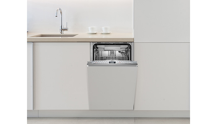 The Bosch SPV4EMX21G Series 4 fully integrated dishwasher has 10 place settings, six programmes including Eco, Intensive 70C and Pre-Rinse, an Energy Rating D, uses 9.5 litres of water per cycle, and includes Voice Control and Home Connect via Smartphone to adjust and deactivate settings