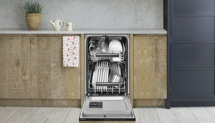 Smeg’s DI4522 slimline dishwasher has 9 place settings, 6 programmes including Eco, Express, Soak and Self Clean, an Energy Class E and uses 9.9 litres of water used per cycle plus Total Aqua stop that automatically detects leaks and switches off water supply immediately