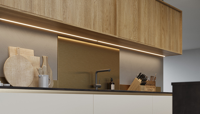 The H Line Madoc Henley Oak overhead sliding cabinet system from Masterclass, with integrated under cabinet LED strip lighting, provides uninterrupted task lighting, as well as creating soft ambient illumination