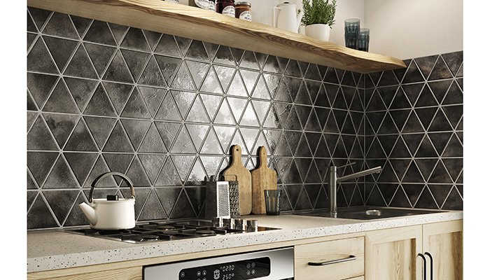 Realonda: Triangle is a decorative wall tile perfect for geometric effects. In a 48.4 x 28cm format, it comes in various colours and finishes, including matt black