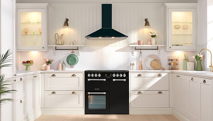 One of Leisure’s top sellers, the black CK90F32K is a 90cm dual fuel model featuring two large fan ovens (63L and 79L)  and a top grill. The gas hob’s five burners includes a wok burner