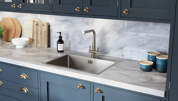 Rangemaster’s inset Cosmo square-shaped sink measures 600 x 515mm manufactured from 1mm gauge 18/10 stainless steel with a Micro-Sheen finish, for a soft, brushed appearance. Available in 1, 1.5 or a 2-bowl configuration, and customers can choose if they want a drainer on either the left or right-hand side