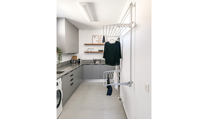Foxydry Wall Plus is a wall-mounted, manually raised and lowered drying rack