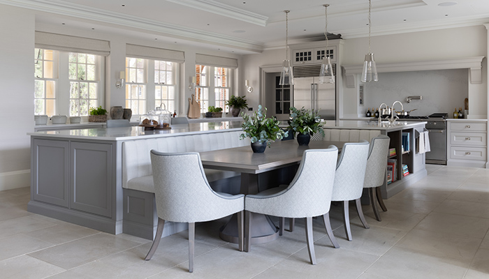 Measuring 3.2m by 5.05m, the island in this elegant kitchen by Humphrey Munson has been cleverly divided into zones to reflect the different working spaces in the kitchen. It incorporates banquette seating for everyday dining to create an inclusive and sociable dining space