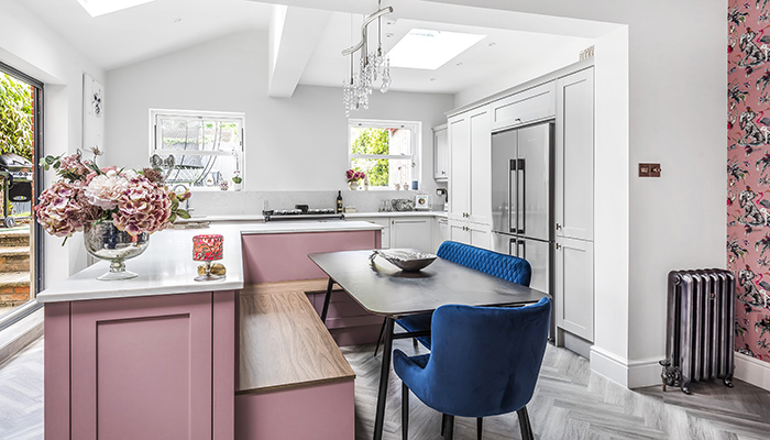 Designed by Et Lorem, this kitchen combines Masterclass Kitchens’ Hardwick Vintage Rose with Farringdon Grey. The banquette seating utilises the L-shaped island to optimise the available space and provide a stylish dining area