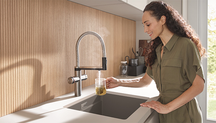 The new two-jet CHOICE ICONA tap features an intuitive touch control with a colour-coded LED light ring to indicate boiling, still and sparkling preferences