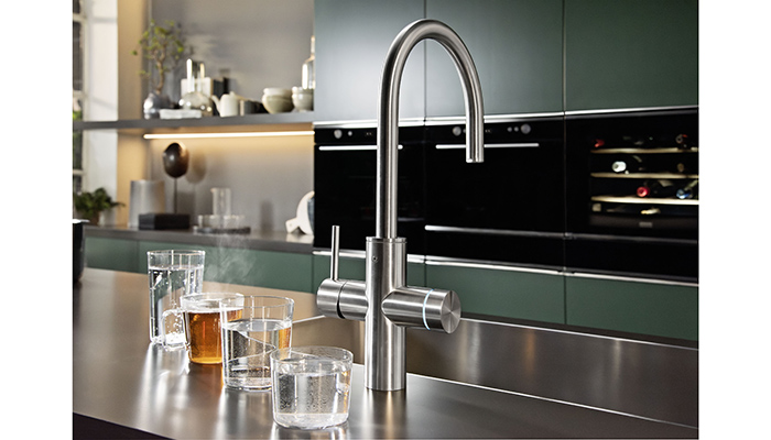 Franke’s new Mythos Water Hub J-Spout instant boiling water tap is made from premium stainless steel which has a long life span and is 100% recyclable at the end of its life. It features the Pro M Connect Filter for enhanced water purity, so can reduce a household’s plastic bottle waste. It offers a choice of filtered ambient, chilled, sparkling water and instant boiling water at the touch of a button, in addition to standard hot and cold mains water 