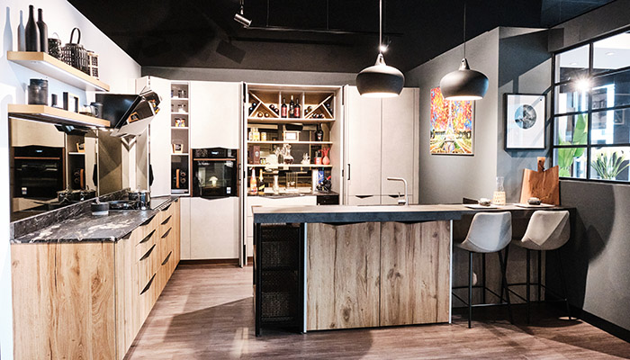 This loft-style kitchen combines Schmidt’s Murphy wood finish with a bright Marvel colour and black accents