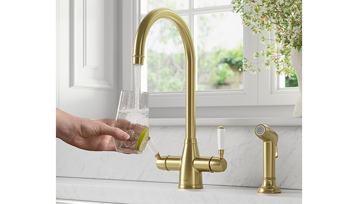 This 4-in-1 multifunctional tap from Clearwater is ideal for design-conscious customers, and is controlled by 2 ceramic levers providing 98°C boiling water, and ambient hot and cold and filtered water for drinks and cooking. Available in 3 PVD finishes — Brushed Nickel, Brushed Brass, and Brushed Copper 