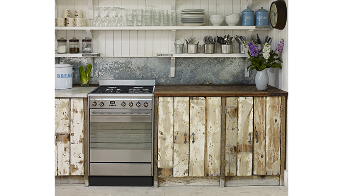 Smeg’s 60cm Concert cooker includes a 70-litre oven featuring 8 cooking functions including Static, Turbo, ECO, grill and pizza setting with 5 cooking level positions within the cavity and is available in cream and black Victoria, and black and stainless steel Concert