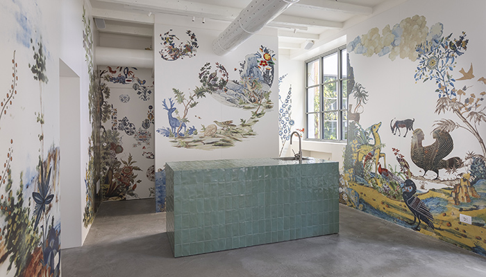 Using Iris Ceramica Group’s Design Your Slabs technology, art by Francesco Simeti adorns the walls of an office in Milan, created as a site-specific installation